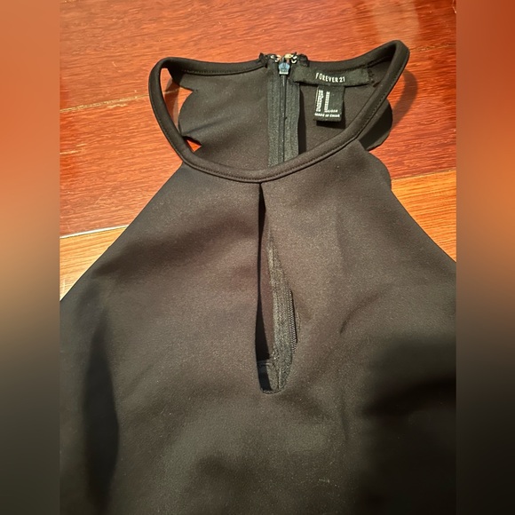 Forever 21 F21 Slit Front Cropped Racerback Scalloped Black Top Women M New - Picture 3 of 4